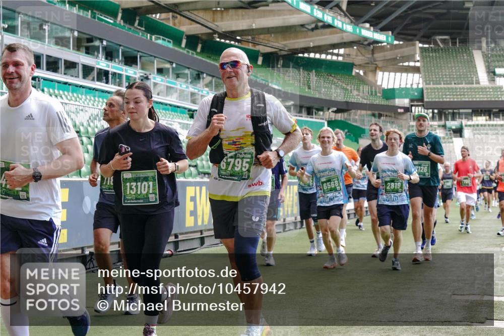 13.09.2026 - 21. swb-Marathon Bremen Michael Burmester http://msf.ph/oto/10457942 13.09.2026 13:11:41 Laufen im Stadion 118, 265, 373, 581, 703, 843, 984, 1113, 1226, 1435, 1738, 1849, 1851, 1894, 1936, 1952, 1967, 2202, 2248, 2281, 2284, 2299, 2330, 2333, 2336, 2339, 2342, 2353, 2375, 2377, 2398, 2426, 2432, 2443, 2531, 2589, 2654, 2659, 2669, 2673, 2682, 2784, 2804, 2819, 2822, 2836, 2850, 2907, 2932, 2976, 3026, 3027, 3079, 3082, 3089, 3122, 3143, 3155, 3159, 3174, 3207, 3208, 3308, 3328, 3349, 3352, 3370, 3409, 3410, 3470, 3549, 551 meine-sportfotos.de