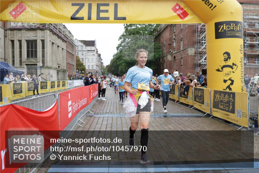 13.09.2026 - Kiel Lauf Yannick Fuchs http://msf.ph/oto/10457970 13.09.2026 09:50:23 Ziel 1366, 2811, 2816, 3698, 4229, 5184, 5254, 5535, 5596, 8023, 8042, 9109, 9549, 9793, 639, 951, 1033, 1796, 3042, 3571, 3602, 3914, 4856, 5619, 5791, 6359, 6658, 6706, 6707, 7142, 7606, 7864, 7884, 7937, 8042, 8584, 8585, 8589, 8790, 8890, 9122, 9683, 9780, 10074, 10105, 10108, 10178, 10487, 10491, 10548, 10565, 10653, 11565, 11814, 12047, 12462, 12749, 797, 1545, 3289, 3561, 3838, 4145, 5851, 6455, 7134, 7694, 8407, 8672, 9990, 10155, 10333, 2066, 3571, 4125, 6359, 6658 meine-sportfotos.de