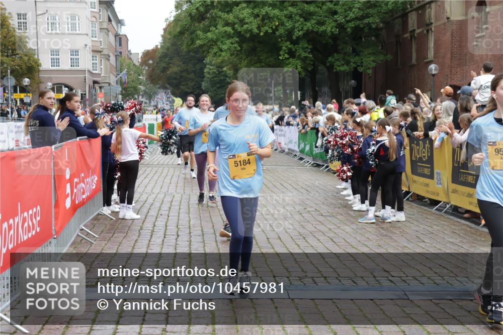 13.09.2026 - Kiel Lauf Yannick Fuchs http://msf.ph/oto/10457981 13.09.2026 09:50:25 Ziel 2811, 2816, 3561, 3698, 4229, 5184, 5254, 5535, 5596, 8023, 9109, 9549, 9793, 10302, 639, 951, 1033, 1366, 1796, 3042, 3602, 3914, 4856, 5535, 5619, 5791, 6359, 6706, 6707, 7142, 7864, 7937, 8042, 8584, 8585, 8589, 8790, 8890, 9122, 9683, 9780, 9793, 10074, 10105, 10108, 10178, 10487, 10491, 10548, 10653, 11565, 11814, 12047, 12462, 797, 1545, 3289, 3838, 4145, 4389, 5851, 6455, 7134, 7694, 8407, 8672, 9990, 10155, 10333, 2066, 3571, 4125, 6359, 6658 meine-sportfotos.de