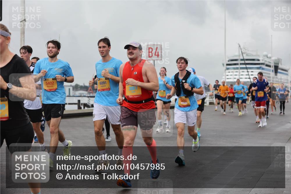 13.09.2026 - Kiel Lauf Andreas Tolksdorf http://msf.ph/oto/10457985 13.09.2026 11:59:14 Kiellinie 38, 5402, 39, 6091, 3861, 4, 8119 meine-sportfotos.de