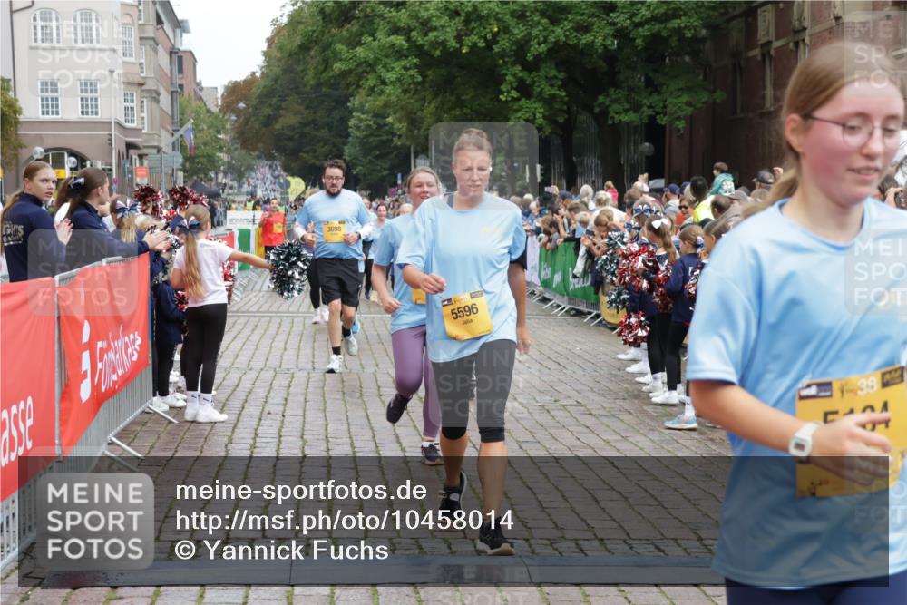 13.09.2026 - Kiel Lauf Yannick Fuchs http://msf.ph/oto/10458014 13.09.2026 09:50:26 Ziel 2811, 2816, 3561, 3698, 4229, 5184, 5254, 5596, 8023, 9109, 9549, 10302, 639, 951, 1033, 1366, 1796, 3042, 3602, 3914, 4856, 5535, 5619, 5791, 6706, 6707, 7142, 7864, 7937, 8042, 8584, 8585, 8589, 8790, 8890, 9122, 9683, 9780, 9793, 10074, 10108, 10178, 10487, 10491, 10548, 10653, 11565, 11814, 12047, 12462, 797, 1545, 3289, 3838, 4145, 4389, 5851, 6455, 7134, 7694, 8405, 8407, 8672, 9550, 9990, 10155, 10333, 2066, 3571, 4125, 6359, 6658 meine-sportfotos.de