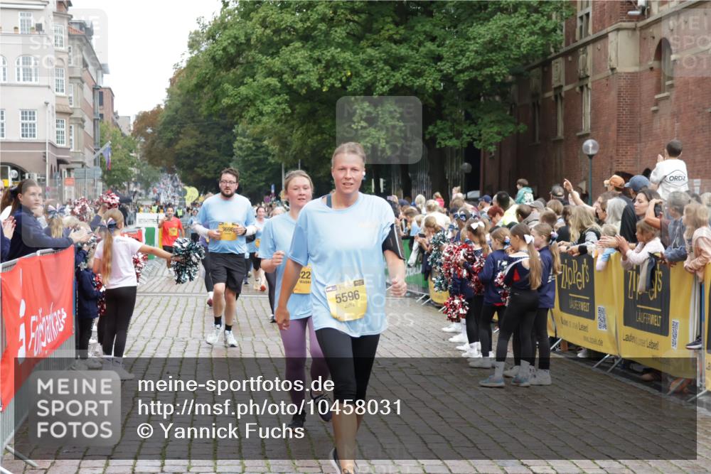 13.09.2026 - Kiel Lauf Yannick Fuchs http://msf.ph/oto/10458031 13.09.2026 09:50:27 Ziel 1545, 2811, 2816, 3289, 3561, 3698, 4229, 5184, 5254, 5596, 8023, 9109, 9549, 10302, 12319, 12705, 639, 951, 1033, 1366, 1796, 3042, 3602, 3914, 4856, 5535, 5619, 5791, 6706, 6707, 7142, 7864, 7937, 8042, 8584, 8585, 8589, 8790, 8890, 9122, 9683, 9780, 9793, 10074, 10108, 10178, 10487, 10491, 10548, 10653, 11565, 11814, 12047, 12462, 797, 3838, 4145, 4389, 5851, 6455, 7134, 7694, 8405, 8407, 8672, 9550, 9990, 10155, 10333, 2066, 3571, 4125, 6359, 6658 meine-sportfotos.de