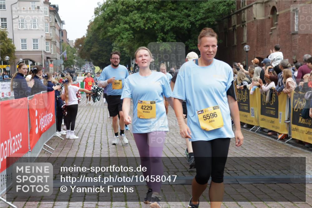 13.09.2026 - Kiel Lauf Yannick Fuchs http://msf.ph/oto/10458047 13.09.2026 09:50:28 Ziel 1545, 2811, 2816, 3289, 3561, 3698, 4229, 5184, 5254, 5596, 8023, 9109, 9549, 10302, 12319, 12705, 639, 951, 1033, 1366, 1796, 3042, 3602, 3914, 4856, 5535, 5619, 5791, 6706, 6707, 7142, 7864, 7937, 8042, 8584, 8585, 8589, 8790, 8890, 9122, 9683, 9780, 9793, 10074, 10108, 10178, 10487, 10491, 10548, 10653, 11565, 11814, 12047, 12462, 797, 3838, 4145, 4389, 5851, 6455, 7134, 7694, 8405, 8407, 8672, 9550, 9990, 10155, 10333, 11652, 2066, 3571, 4125, 6359, 6658 meine-sportfotos.de