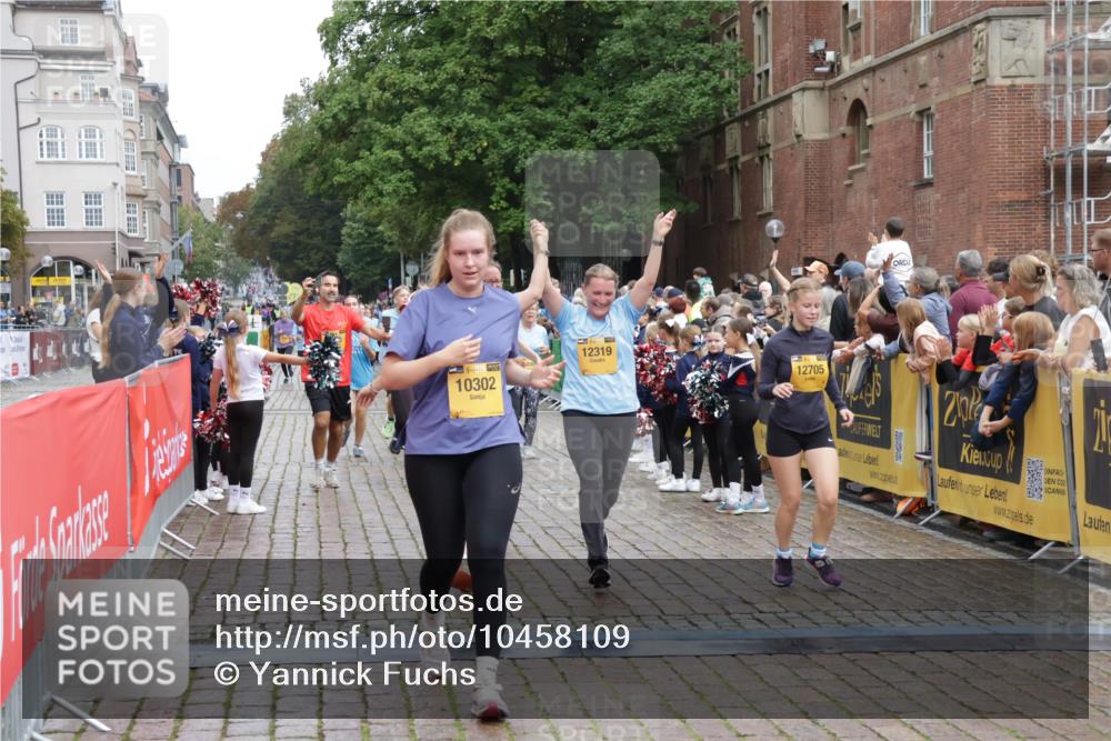 13.09.2026 - Kiel Lauf Yannick Fuchs http://msf.ph/oto/10458109 13.09.2026 09:50:34 Ziel 1545, 2811, 2816, 3289, 3561, 3698, 3838, 4145, 4229, 5596, 5851, 6592, 7585, 7662, 8407, 9109, 10302, 10865, 12319, 12705, 639, 951, 1033, 1366, 1796, 3042, 3602, 4856, 5184, 5254, 5535, 5596, 5619, 7142, 7864, 8023, 8042, 8584, 8585, 8589, 8790, 8890, 9122, 9549, 9683, 9780, 9793, 10074, 10108, 10487, 10491, 10548, 10653, 11565, 11814, 763, 797, 4389, 5235, 6336, 6455, 6647, 6829, 6893, 7134, 7449, 7694, 8405, 8672, 9550, 9990, 10155, 10333, 11652 meine-sportfotos.de