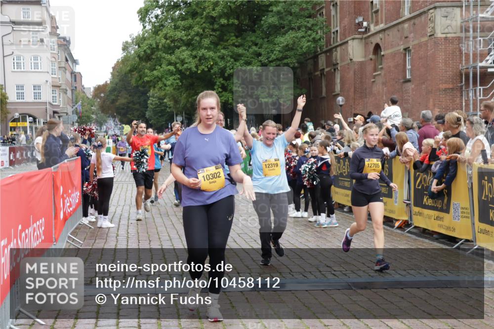 13.09.2026 - Kiel Lauf Yannick Fuchs http://msf.ph/oto/10458112 13.09.2026 09:50:34 Ziel 1545, 2811, 2816, 3289, 3561, 3698, 3838, 4145, 4229, 5596, 5851, 6592, 7585, 7662, 8407, 9109, 10302, 10865, 12319, 12705, 639, 951, 1033, 1366, 1796, 3042, 3602, 4856, 5184, 5254, 5535, 5596, 5619, 7142, 7864, 8023, 8042, 8584, 8585, 8589, 8790, 8890, 9122, 9549, 9683, 9780, 9793, 10074, 10108, 10487, 10491, 10548, 10653, 11565, 11814, 763, 797, 4389, 5235, 6336, 6455, 6647, 6829, 6893, 7134, 7449, 7694, 8405, 8672, 9550, 9990, 10155, 10333, 11652 meine-sportfotos.de