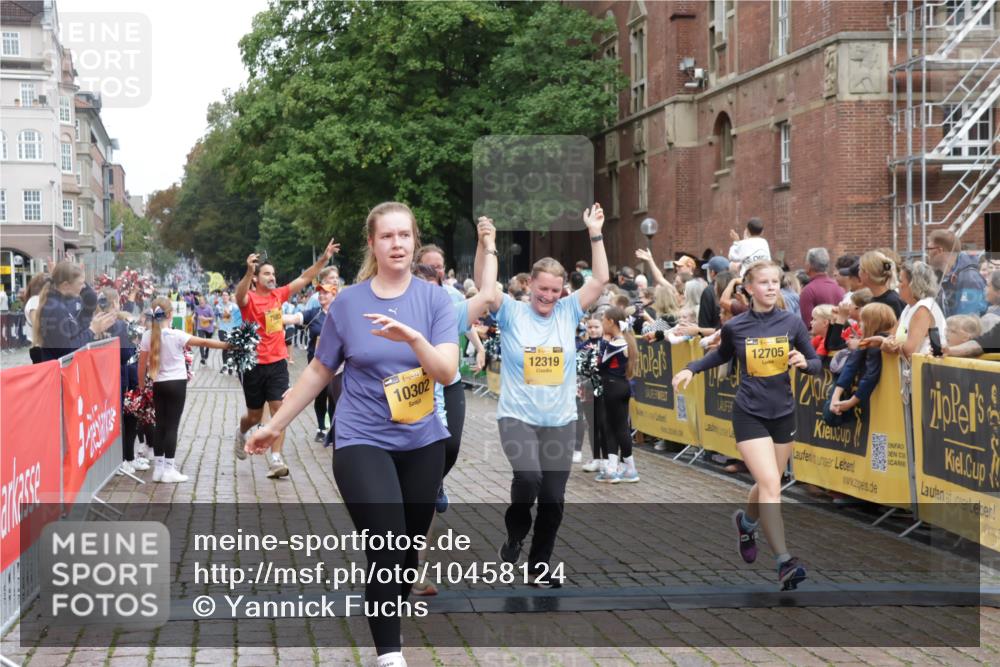 13.09.2026 - Kiel Lauf Yannick Fuchs http://msf.ph/oto/10458124 13.09.2026 09:50:34 Ziel 1545, 2811, 2816, 3289, 3561, 3698, 3838, 4145, 4229, 5596, 5851, 6592, 7585, 7662, 8407, 9109, 10302, 10865, 12319, 12705, 639, 951, 1033, 1366, 1796, 3042, 3602, 4856, 5184, 5254, 5535, 5596, 5619, 7142, 7864, 8023, 8042, 8584, 8585, 8589, 8790, 8890, 9122, 9549, 9683, 9780, 9793, 10074, 10108, 10487, 10491, 10548, 10653, 11565, 11814, 763, 797, 4389, 5235, 6336, 6455, 6647, 6829, 6893, 7134, 7449, 7694, 8405, 8672, 9550, 9990, 10155, 10333, 11652 meine-sportfotos.de