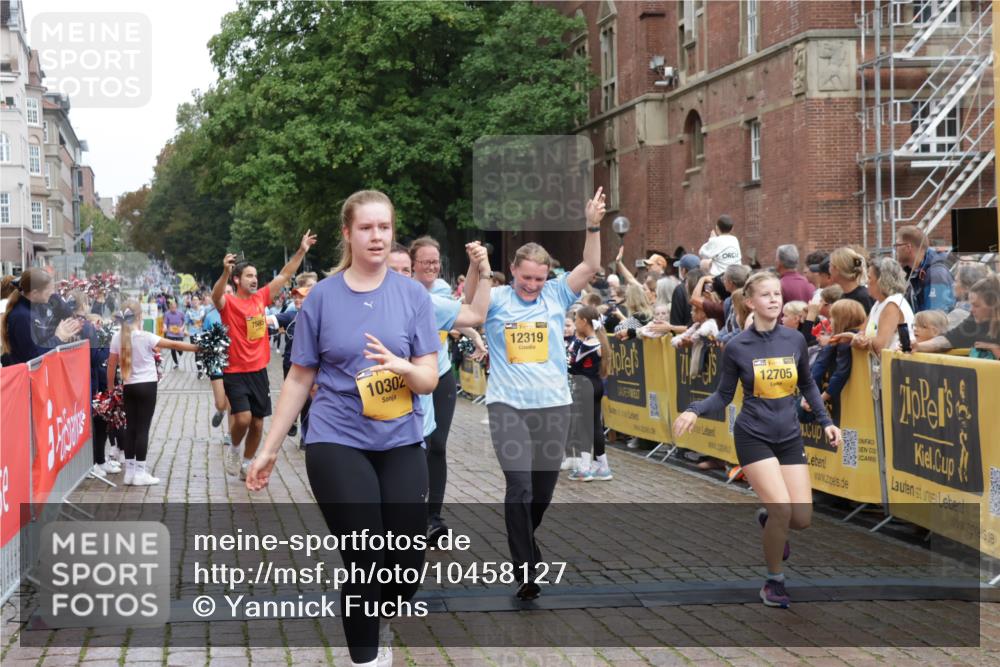 13.09.2026 - Kiel Lauf Yannick Fuchs http://msf.ph/oto/10458127 13.09.2026 09:50:35 Ziel 797, 1545, 2811, 2816, 3289, 3561, 3698, 3838, 4145, 4229, 5851, 6592, 7134, 7585, 7662, 8407, 9109, 9990, 10302, 10865, 12319, 12705, 639, 951, 1033, 1366, 1796, 3042, 3602, 4229, 4856, 5184, 5254, 5535, 5596, 5619, 7142, 7864, 8023, 8042, 8584, 8585, 8589, 8790, 8890, 9549, 9683, 9780, 9793, 10074, 10108, 10487, 10491, 10548, 10653, 11565, 11814, 763, 1949, 4389, 5235, 6138, 6336, 6455, 6647, 6829, 6893, 7449, 7694, 8405, 8672, 9550, 10155, 10333, 11652 meine-sportfotos.de