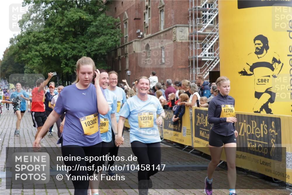 13.09.2026 - Kiel Lauf Yannick Fuchs http://msf.ph/oto/10458147 13.09.2026 09:50:35 Ziel 797, 1545, 2811, 2816, 3289, 3561, 3698, 3838, 4145, 4229, 5851, 6592, 7134, 7585, 7662, 8407, 9109, 9990, 10302, 10865, 12319, 12705, 639, 951, 1033, 1366, 1796, 3042, 3602, 4229, 4856, 5184, 5254, 5535, 5596, 5619, 7142, 7864, 8023, 8042, 8584, 8585, 8589, 8790, 8890, 9549, 9683, 9780, 9793, 10074, 10108, 10487, 10491, 10548, 10653, 11565, 11814, 763, 1949, 4389, 5235, 6138, 6336, 6455, 6647, 6829, 6893, 7449, 7694, 8405, 8672, 9550, 10155, 10333, 11652 meine-sportfotos.de