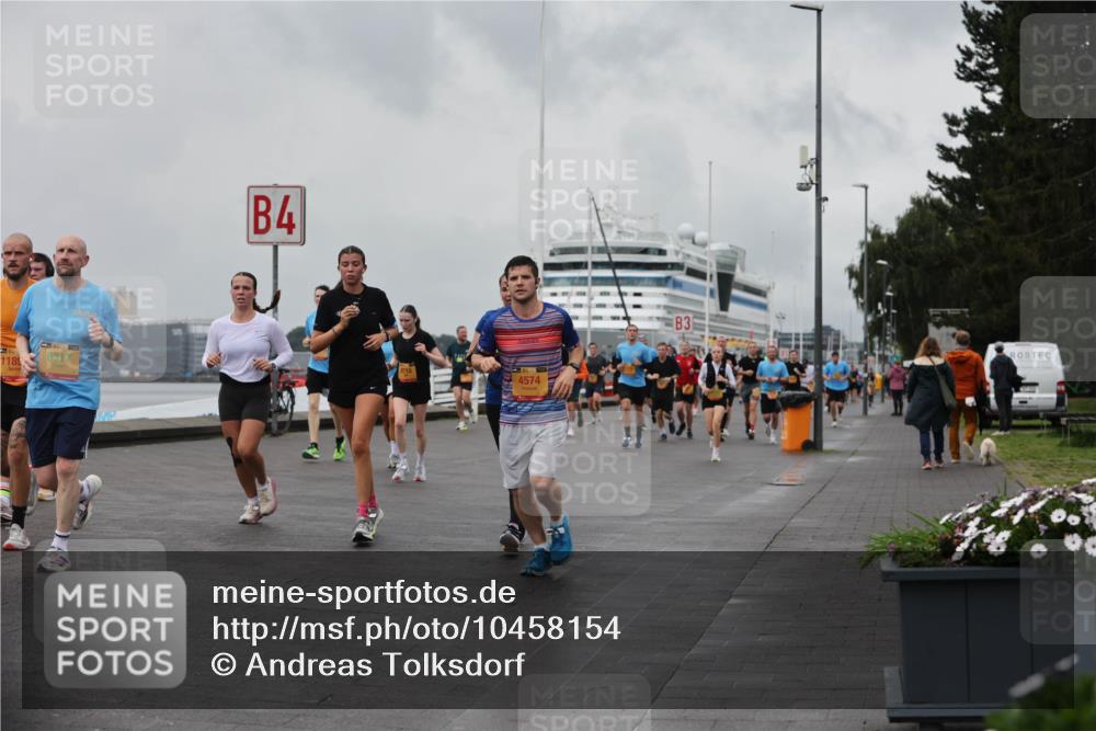 13.09.2026 - Kiel Lauf Andreas Tolksdorf http://msf.ph/oto/10458154 13.09.2026 11:59:21 Kiellinie 118, 35, 6317, 4, 8715, 4574, 3 meine-sportfotos.de