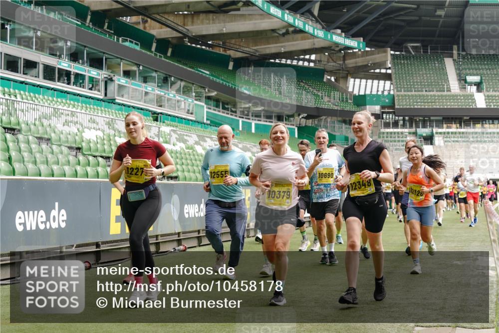 13.09.2026 - 21. swb-Marathon Bremen Michael Burmester http://msf.ph/oto/10458178 13.09.2026 10:33:43 Laufen im Stadion 10018, 10067, 10078, 10166, 10177, 10184, 10203, 10211, 10226, 10236, 10240, 10243, 10249, 10254, 10256, 10297, 10300, 10322, 10355, 10356, 10365, 10372, 10374, 10379, 10383, 10394, 10408, 10410, 10415, 10423, 10428, 10460, 10486, 10494, 10530, 10550, 10565, 10578, 10604, 10668, 10669, 10670, 10673, 10675, 10687, 10691, 10699, 10700, 10707, 10721, 10728, 10745, 10749, 10750, 10771, 10772, 10787, 10788, 10794, 10809, 10828, 10857, 10914, 11126, 11343 meine-sportfotos.de