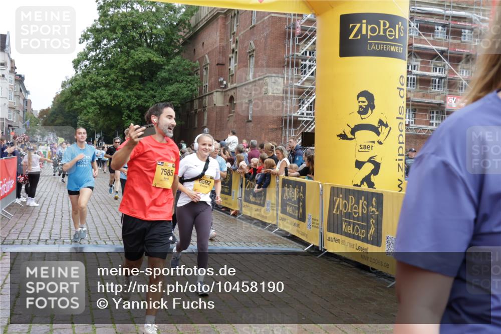 13.09.2026 - Kiel Lauf Yannick Fuchs http://msf.ph/oto/10458190 13.09.2026 09:50:38 Ziel 797, 1545, 2811, 2816, 3289, 3561, 3838, 4145, 5851, 6455, 6592, 7134, 7585, 7662, 7694, 8407, 8672, 9990, 10155, 10302, 10333, 10865, 12319, 12705, 639, 1366, 2811, 2816, 3042, 3602, 3698, 4229, 5184, 5254, 5535, 5596, 5619, 7142, 7864, 8023, 8042, 8890, 9109, 9549, 9683, 9780, 9793, 10074, 10108, 10487, 10491, 10548, 10653, 11565, 11814, 468, 763, 1373, 1949, 4389, 5235, 6138, 6336, 6647, 6829, 6893, 7449, 8405, 9550, 9551, 11141, 11652 meine-sportfotos.de