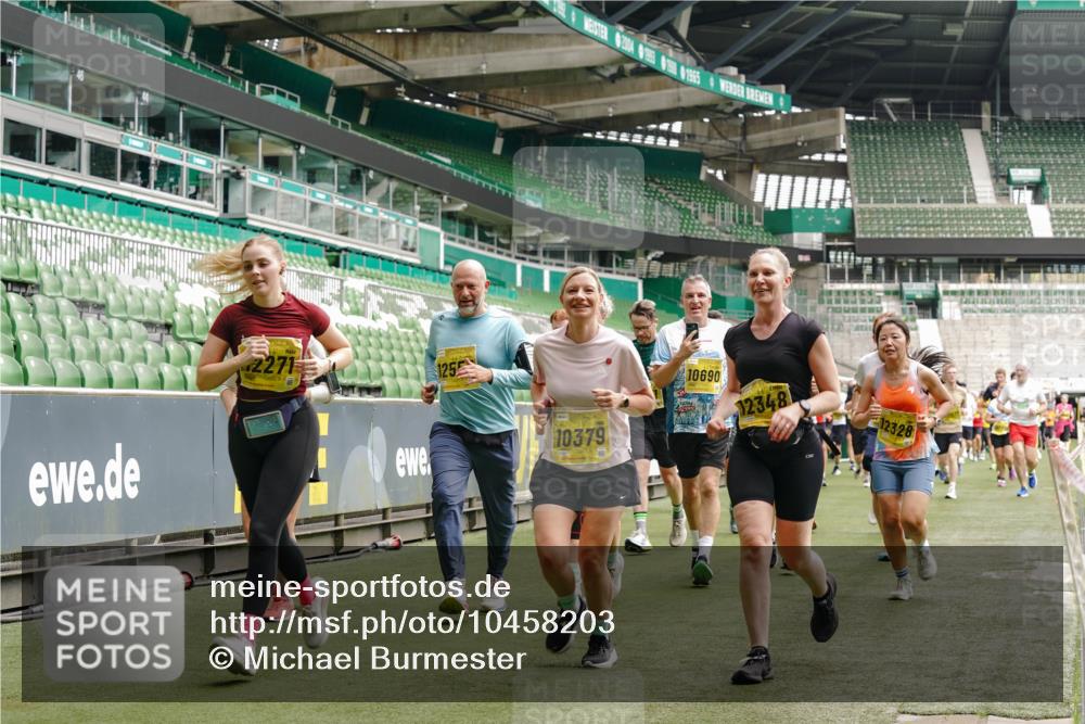 13.09.2026 - 21. swb-Marathon Bremen Michael Burmester http://msf.ph/oto/10458203 13.09.2026 10:33:43 Laufen im Stadion 10018, 10067, 10078, 10166, 10177, 10184, 10203, 10211, 10226, 10236, 10240, 10243, 10249, 10254, 10256, 10297, 10300, 10322, 10355, 10356, 10365, 10372, 10374, 10379, 10383, 10394, 10408, 10410, 10415, 10423, 10428, 10460, 10486, 10494, 10530, 10550, 10565, 10578, 10604, 10668, 10669, 10670, 10673, 10675, 10687, 10691, 10699, 10700, 10707, 10721, 10728, 10745, 10749, 10750, 10771, 10772, 10787, 10788, 10794, 10809, 10828, 10857, 10914, 11126, 11343 meine-sportfotos.de