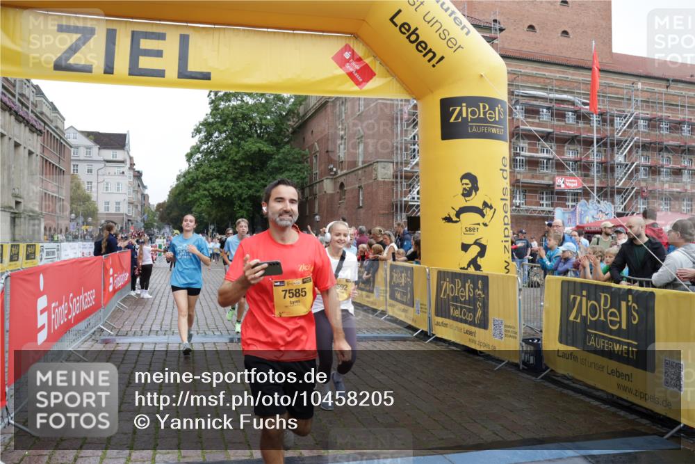 13.09.2026 - Kiel Lauf Yannick Fuchs http://msf.ph/oto/10458205 13.09.2026 09:50:38 Ziel 797, 1545, 2811, 2816, 3289, 3561, 3838, 4145, 5851, 6455, 6592, 7134, 7585, 7662, 7694, 8407, 8672, 9990, 10155, 10302, 10333, 10865, 12319, 12705, 639, 1366, 2811, 2816, 3042, 3602, 3698, 4229, 5184, 5254, 5535, 5596, 5619, 7142, 7864, 8023, 8042, 8890, 9109, 9549, 9683, 9780, 9793, 10074, 10108, 10487, 10491, 10548, 10653, 11565, 11814, 468, 763, 1373, 1949, 4389, 5235, 6138, 6336, 6647, 6829, 6893, 7449, 8405, 9550, 9551, 11141, 11652 meine-sportfotos.de