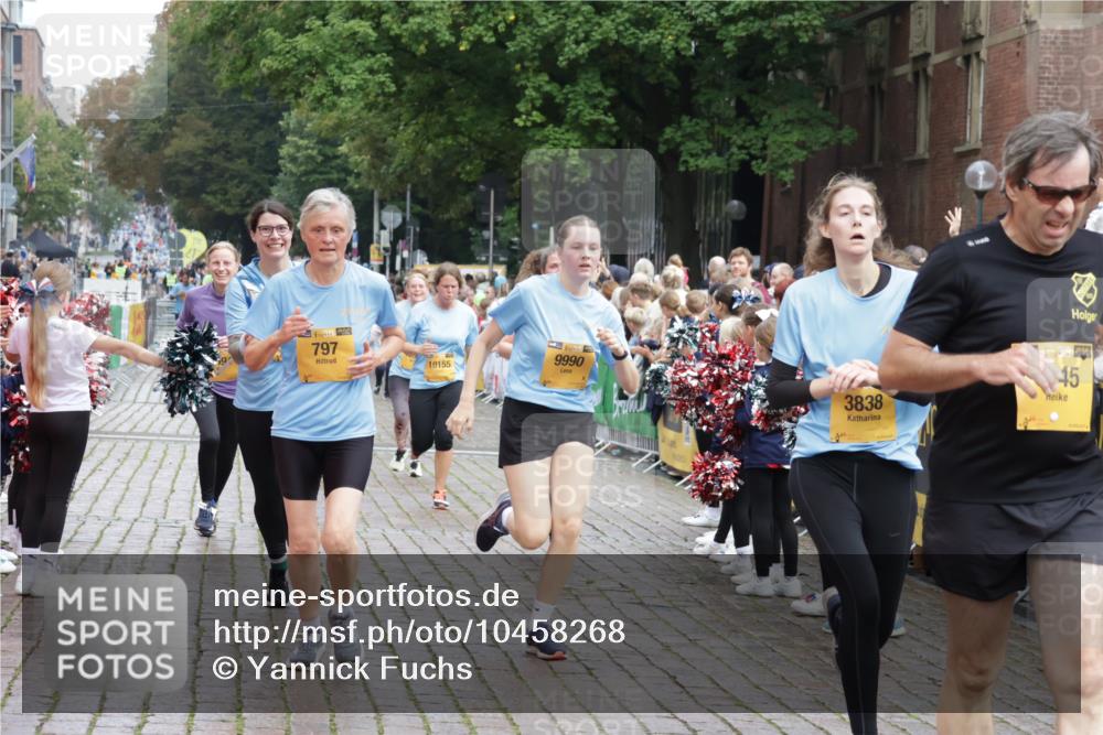 13.09.2026 - Kiel Lauf Yannick Fuchs http://msf.ph/oto/10458268 13.09.2026 09:50:41 Ziel 797, 1545, 3289, 3838, 4145, 4389, 5851, 6455, 6592, 7134, 7585, 7662, 7694, 8405, 8407, 8672, 9550, 9990, 10155, 10333, 10865, 12319, 12705, 1366, 2811, 2816, 3561, 3698, 4229, 5184, 5254, 5535, 5596, 5619, 7864, 8023, 8042, 9109, 9549, 9683, 9793, 10074, 10108, 10302, 10487, 10491, 10548, 10653, 11565, 249, 468, 763, 764, 1373, 1949, 3723, 5235, 6115, 6118, 6138, 6336, 6647, 6794, 6829, 6893, 7449, 9551, 11141, 11652, 12103, 12727, 12834 meine-sportfotos.de