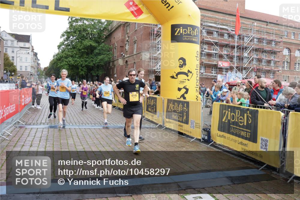 13.09.2026 - Kiel Lauf Yannick Fuchs http://msf.ph/oto/10458297 13.09.2026 09:50:43 Ziel 797, 3838, 4145, 4389, 5851, 6455, 6592, 7134, 7585, 7662, 7694, 8405, 8407, 8672, 9550, 9990, 10155, 10333, 10865, 11652, 1366, 1545, 2811, 2816, 3289, 3561, 3698, 4229, 5184, 5254, 5535, 5596, 5619, 7864, 8023, 8042, 9109, 9549, 9683, 9793, 10108, 10302, 10487, 10491, 10548, 10653, 12319, 12705, 249, 468, 763, 764, 1373, 1776, 1949, 2056, 3723, 5235, 6115, 6118, 6138, 6336, 6647, 6794, 6829, 6893, 7449, 7528, 9551, 11047, 11141, 12103, 12727, 12834 meine-sportfotos.de