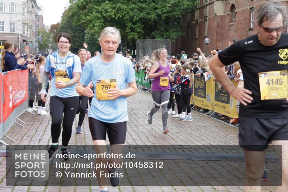 13.09.2026 - Kiel Lauf Yannick Fuchs http://msf.ph/oto/10458312 13.09.2026 09:50:43 Ziel 797, 3838, 4145, 4389, 5851, 6455, 6592, 7134, 7585, 7662, 7694, 8405, 8407, 8672, 9550, 9990, 10155, 10333, 10865, 11652, 1366, 1545, 2811, 2816, 3289, 3561, 3698, 4229, 5184, 5254, 5535, 5596, 5619, 7864, 8023, 8042, 9109, 9549, 9683, 9793, 10108, 10302, 10487, 10491, 10548, 10653, 12319, 12705, 249, 468, 763, 764, 1373, 1776, 1949, 2056, 3723, 5235, 6115, 6118, 6138, 6336, 6647, 6794, 6829, 6893, 7449, 7528, 9551, 11047, 11141, 12103, 12727, 12834 meine-sportfotos.de