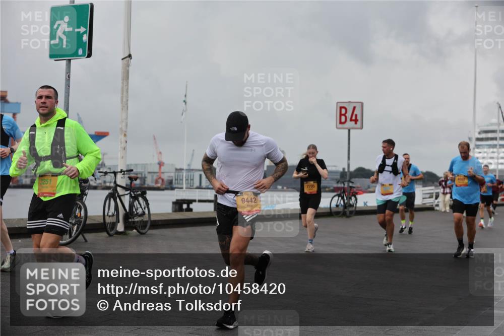 13.09.2026 - Kiel Lauf Andreas Tolksdorf http://msf.ph/oto/10458420 13.09.2026 11:59:41 Kiellinie 3251, 4, 4, 39, 9442, 7705, 4698 meine-sportfotos.de