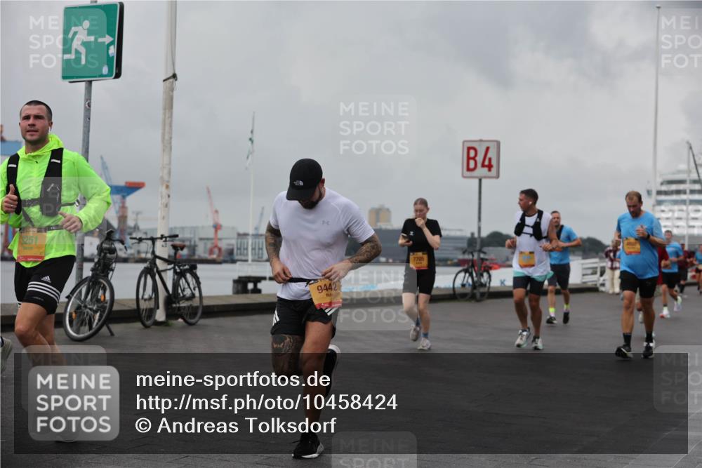 13.09.2026 - Kiel Lauf Andreas Tolksdorf http://msf.ph/oto/10458424 13.09.2026 11:59:41 Kiellinie 39, 3251, 9442, 2, 7705, 4 meine-sportfotos.de