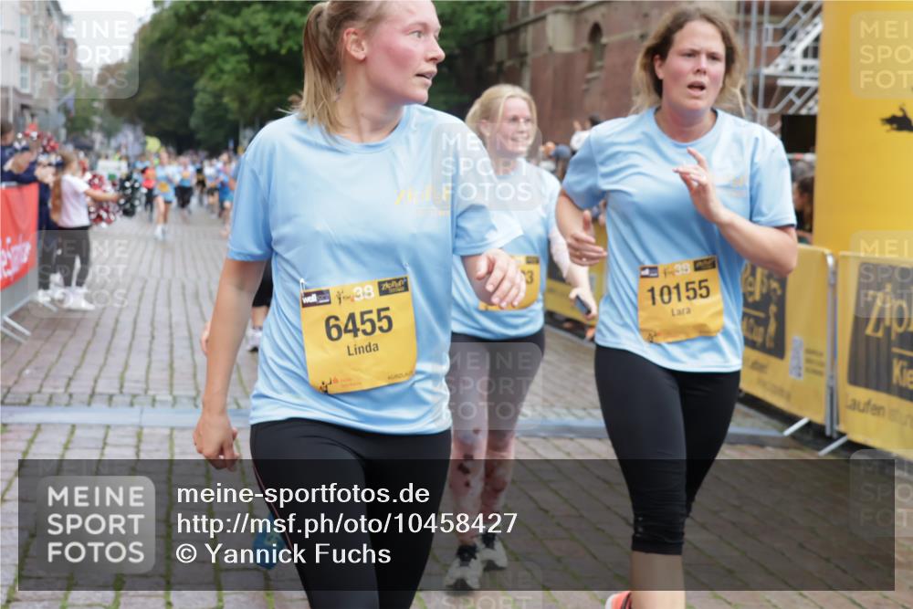 13.09.2026 - Kiel Lauf Yannick Fuchs http://msf.ph/oto/10458427 13.09.2026 09:50:48 Ziel 797, 3838, 4145, 4389, 5235, 6336, 6455, 6647, 6893, 7134, 7694, 8405, 8672, 9550, 9990, 10155, 10333, 11652, 1366, 1545, 2811, 2816, 3289, 3561, 3698, 4145, 4229, 5184, 5254, 5535, 5596, 5851, 6592, 7585, 7662, 8023, 8042, 8407, 9109, 9549, 9793, 10302, 10865, 12319, 12705, 232, 249, 468, 763, 764, 1373, 1776, 1949, 2056, 2777, 3723, 5445, 6115, 6118, 6138, 6794, 6829, 6923, 7449, 7528, 9551, 10626, 11047, 11141, 12103, 12727, 12834, 1366, 5535, 8042 meine-sportfotos.de