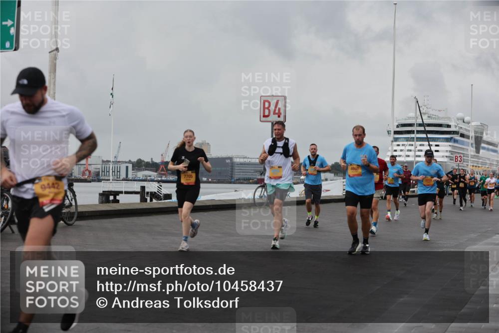 13.09.2026 - Kiel Lauf Andreas Tolksdorf http://msf.ph/oto/10458437 13.09.2026 11:59:41 Kiellinie 9442, 7705, 4, 4698, 3 meine-sportfotos.de