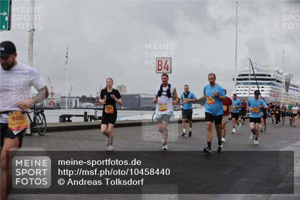 13.09.2026 - Kiel Lauf Andreas Tolksdorf http://msf.ph/oto/10458440 13.09.2026 11:59:41 Kiellinie 9442, 7705, 4, 4698, 3 meine-sportfotos.de
