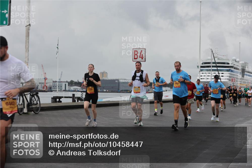 13.09.2026 - Kiel Lauf Andreas Tolksdorf http://msf.ph/oto/10458447 13.09.2026 11:59:42 Kiellinie 9442, 7705, 4, 4698, 3 meine-sportfotos.de