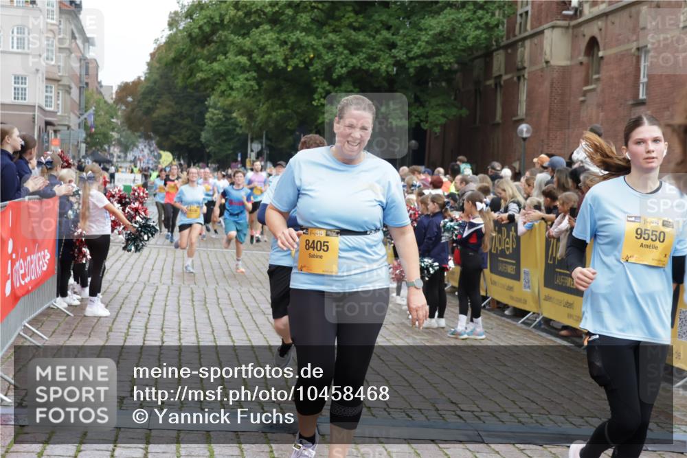 13.09.2026 - Kiel Lauf Yannick Fuchs http://msf.ph/oto/10458468 13.09.2026 09:50:50 Ziel 763, 797, 1949, 4389, 5235, 6138, 6336, 6455, 6647, 6829, 6893, 7134, 7449, 7694, 8405, 8672, 9550, 9990, 10155, 10333, 11652, 797, 1545, 2811, 2816, 3289, 3561, 3698, 3838, 4145, 4229, 5184, 5254, 5535, 5596, 5851, 6592, 7134, 7585, 7662, 8023, 8407, 9109, 9549, 9793, 9990, 10302, 10865, 12319, 12705, 232, 249, 468, 764, 1373, 1776, 2056, 2777, 3723, 5445, 6115, 6118, 6794, 6923, 7528, 9551, 10626, 11047, 11141, 12103, 12727, 12834, 1366, 5535, 8042 meine-sportfotos.de