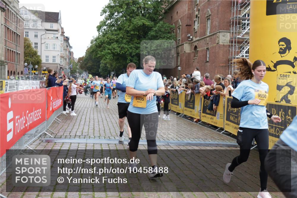 13.09.2026 - Kiel Lauf Yannick Fuchs http://msf.ph/oto/10458488 13.09.2026 09:50:51 Ziel 763, 1373, 1949, 4389, 5235, 6138, 6336, 6455, 6647, 6829, 6893, 7449, 7694, 8405, 8672, 9550, 9551, 10155, 10333, 11141, 11652, 797, 1545, 2811, 2816, 3289, 3561, 3698, 3838, 4145, 4229, 5184, 5254, 5596, 5851, 6592, 7134, 7585, 7662, 7694, 8023, 8407, 8672, 9109, 9549, 9990, 10302, 10865, 12319, 12705, 232, 249, 468, 764, 1776, 2056, 2777, 3723, 5445, 6115, 6118, 6794, 6923, 7528, 10626, 11047, 12103, 12727, 12834, 1366, 5535, 8023, 8042 meine-sportfotos.de
