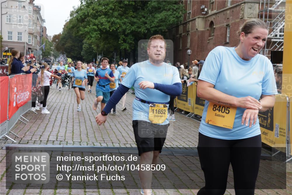 13.09.2026 - Kiel Lauf Yannick Fuchs http://msf.ph/oto/10458509 13.09.2026 09:50:52 Ziel 468, 763, 1373, 1949, 4389, 5235, 6138, 6336, 6455, 6647, 6829, 6893, 7449, 8405, 9550, 9551, 10155, 10333, 11141, 11652, 797, 1545, 2811, 2816, 3289, 3561, 3698, 3838, 4145, 4229, 5184, 5254, 5596, 5851, 6592, 7134, 7585, 7662, 7694, 8023, 8407, 8672, 9109, 9549, 9990, 10302, 10865, 12319, 12705, 232, 249, 764, 1776, 2056, 2777, 3723, 5445, 6009, 6115, 6118, 6794, 6923, 7528, 10626, 11047, 12103, 12727, 12834, 1366, 5254, 5535, 8023, 8042 meine-sportfotos.de