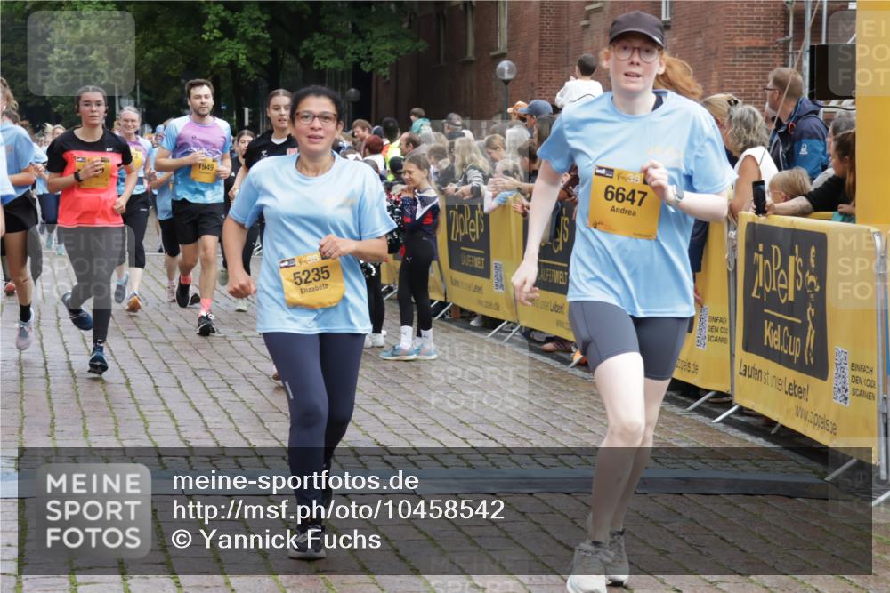 13.09.2026 - Kiel Lauf Yannick Fuchs http://msf.ph/oto/10458542 13.09.2026 09:50:55 Ziel 468, 763, 764, 1373, 1949, 3723, 5235, 6138, 6336, 6647, 6794, 6829, 6893, 7449, 8405, 9550, 9551, 11141, 11652, 12103, 12727, 12834, 797, 1545, 2811, 2816, 3289, 3561, 3698, 3838, 4145, 4229, 4389, 5184, 5254, 5596, 5851, 6455, 6592, 7134, 7585, 7662, 7694, 8407, 8672, 9109, 9549, 9990, 10155, 10302, 10333, 10865, 12319, 12705, 232, 249, 1776, 2056, 2466, 2777, 4217, 5445, 6009, 6115, 6118, 6923, 7528, 10626, 11047, 1366, 5184, 5254, 5535, 8023, 8042 meine-sportfotos.de