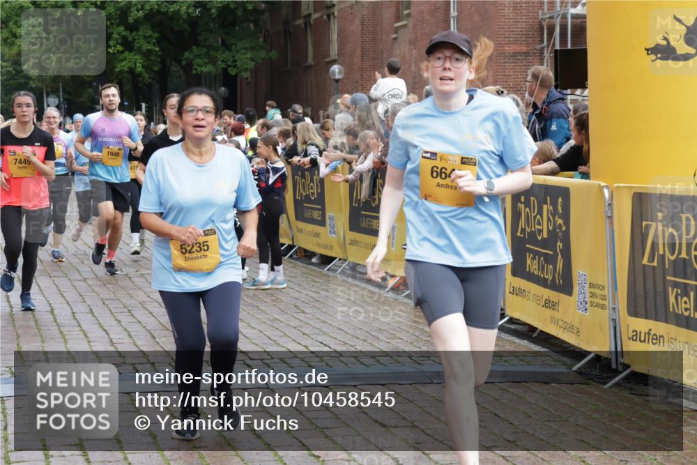 13.09.2026 - Kiel Lauf Yannick Fuchs http://msf.ph/oto/10458545 13.09.2026 09:50:55 Ziel 468, 763, 764, 1373, 1949, 3723, 5235, 6138, 6336, 6647, 6794, 6829, 6893, 7449, 8405, 9550, 9551, 11141, 11652, 12103, 12727, 12834, 797, 1545, 2811, 2816, 3289, 3561, 3698, 3838, 4145, 4229, 4389, 5184, 5254, 5596, 5851, 6455, 6592, 7134, 7585, 7662, 7694, 8407, 8672, 9109, 9549, 9990, 10155, 10302, 10333, 10865, 12319, 12705, 232, 249, 1776, 2056, 2466, 2777, 4217, 5445, 6009, 6115, 6118, 6923, 7528, 10626, 11047, 1366, 5184, 5254, 5535, 8023, 8042 meine-sportfotos.de