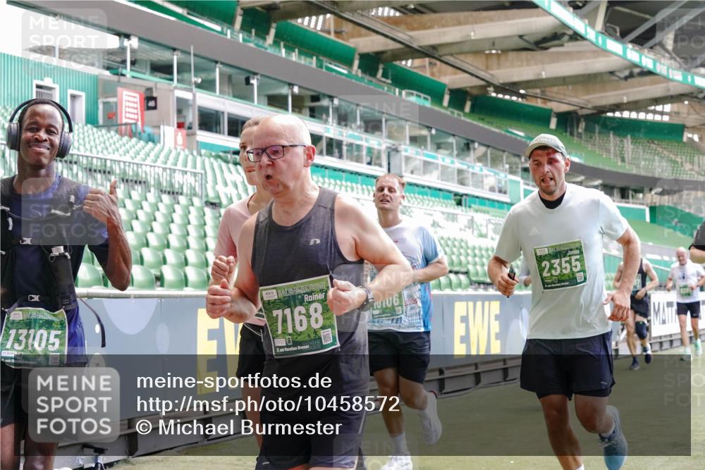 13.09.2026 - 21. swb-Marathon Bremen Michael Burmester http://msf.ph/oto/10458572 13.09.2026 13:11:49 Laufen im Stadion 118, 265, 373, 514, 581, 703, 843, 984, 1113, 1226, 1286, 1334, 1435, 1738, 1849, 1851, 1894, 1936, 1952, 1967, 2248, 2281, 2284, 2299, 2330, 2333, 2336, 2339, 2342, 2353, 2375, 2377, 2398, 2426, 2432, 2443, 2505, 2531, 2589, 2654, 2659, 2669, 2673, 2682, 2784, 2804, 2815, 2819, 2822, 2836, 2850, 2907, 2932, 2963, 2966, 2976, 3026, 3027, 3079, 3082, 3143, 3155, 3159, 3174, 3207, 3208, 3308, 3328, 3349, 3352, 3370, 3409, 3410, 3470, 3549, 551 meine-sportfotos.de