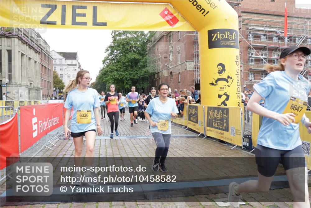 13.09.2026 - Kiel Lauf Yannick Fuchs http://msf.ph/oto/10458582 13.09.2026 09:50:57 Ziel 249, 468, 763, 764, 1373, 1776, 1949, 3723, 5235, 6115, 6118, 6138, 6336, 6647, 6794, 6829, 6893, 7449, 7528, 9551, 11047, 11141, 11652, 12103, 12727, 12834, 797, 1545, 2811, 2816, 3289, 3561, 3698, 3838, 4145, 4229, 4389, 5596, 5851, 6455, 6592, 7134, 7585, 7662, 7694, 8405, 8407, 8672, 9109, 9550, 9990, 10155, 10302, 10333, 10865, 12319, 12705, 232, 2056, 2466, 2777, 4217, 5445, 6009, 6923, 10626, 4229, 5184, 5254, 5535, 8023 meine-sportfotos.de