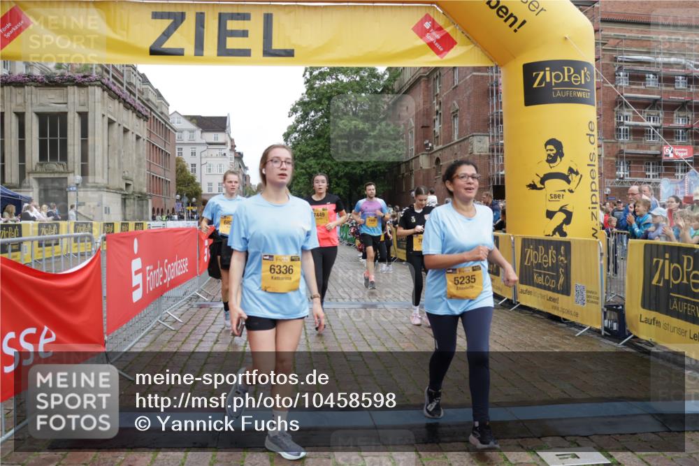 13.09.2026 - Kiel Lauf Yannick Fuchs http://msf.ph/oto/10458598 13.09.2026 09:50:57 Ziel 249, 468, 763, 764, 1373, 1776, 1949, 3723, 5235, 6115, 6118, 6138, 6336, 6647, 6794, 6829, 6893, 7449, 7528, 9551, 11047, 11141, 11652, 12103, 12727, 12834, 797, 1545, 2811, 2816, 3289, 3561, 3698, 3838, 4145, 4229, 4389, 5596, 5851, 6455, 6592, 7134, 7585, 7662, 7694, 8405, 8407, 8672, 9109, 9550, 9990, 10155, 10302, 10333, 10865, 12319, 12705, 232, 2056, 2466, 2777, 4217, 5445, 6009, 6923, 10626, 4229, 5184, 5254, 5535, 8023 meine-sportfotos.de
