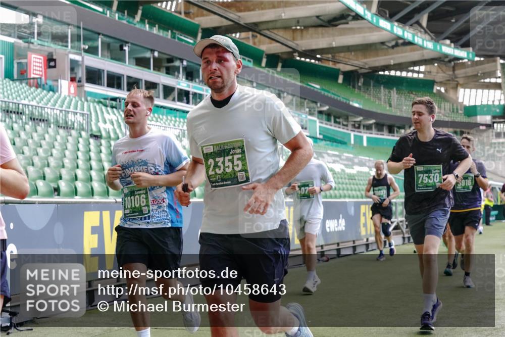 13.09.2026 - 21. swb-Marathon Bremen Michael Burmester http://msf.ph/oto/10458643 13.09.2026 13:11:50 Laufen im Stadion 118, 265, 373, 514, 581, 703, 843, 984, 1113, 1226, 1286, 1334, 1435, 1738, 1849, 1851, 1894, 1936, 1952, 1967, 2248, 2281, 2284, 2299, 2330, 2333, 2336, 2342, 2353, 2375, 2377, 2398, 2426, 2432, 2443, 2505, 2531, 2589, 2654, 2659, 2669, 2673, 2682, 2784, 2804, 2815, 2819, 2822, 2836, 2850, 2895, 2907, 2932, 2963, 2966, 2976, 3026, 3027, 3079, 3082, 3143, 3155, 3159, 3174, 3207, 3208, 3308, 3328, 3349, 3352, 3370, 3409, 3410, 3470, 3549, 551 meine-sportfotos.de