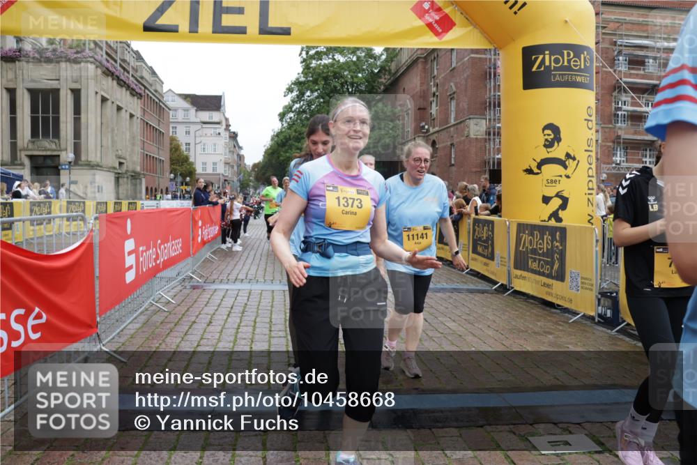 13.09.2026 - Kiel Lauf Yannick Fuchs http://msf.ph/oto/10458668 13.09.2026 09:51:01 Ziel 249, 468, 763, 764, 1373, 1776, 1949, 2056, 3723, 5235, 5445, 6115, 6118, 6138, 6336, 6647, 6794, 6829, 7449, 7528, 9551, 11047, 11141, 12103, 12727, 12834, 797, 1545, 2811, 2816, 3289, 3561, 3698, 3838, 4145, 4389, 5851, 6336, 6455, 6592, 6893, 7134, 7585, 7662, 7694, 8405, 8407, 8672, 9109, 9550, 9990, 10155, 10302, 10333, 10865, 11652, 12319, 12705, 232, 940, 956, 2466, 2777, 4217, 5731, 6009, 6923, 10626, 11852, 2811, 2816, 3561, 4229, 5184, 5254, 8023 meine-sportfotos.de