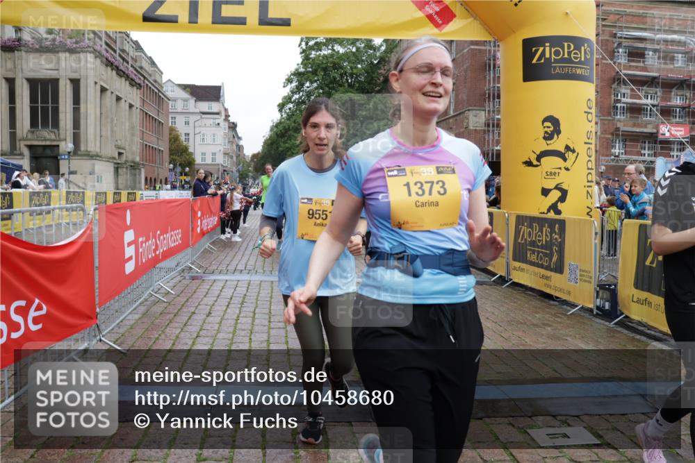 13.09.2026 - Kiel Lauf Yannick Fuchs http://msf.ph/oto/10458680 13.09.2026 09:51:01 Ziel 249, 468, 763, 764, 1373, 1776, 1949, 2056, 3723, 5235, 5445, 6115, 6118, 6138, 6336, 6647, 6794, 6829, 7449, 7528, 9551, 11047, 11141, 12103, 12727, 12834, 797, 1545, 2811, 2816, 3289, 3561, 3698, 3838, 4145, 4389, 5851, 6336, 6455, 6592, 6893, 7134, 7585, 7662, 7694, 8405, 8407, 8672, 9109, 9550, 9990, 10155, 10302, 10333, 10865, 11652, 12319, 12705, 232, 940, 956, 2466, 2777, 4217, 5731, 6009, 6923, 10626, 11852, 2811, 2816, 3561, 4229, 5184, 5254, 8023 meine-sportfotos.de