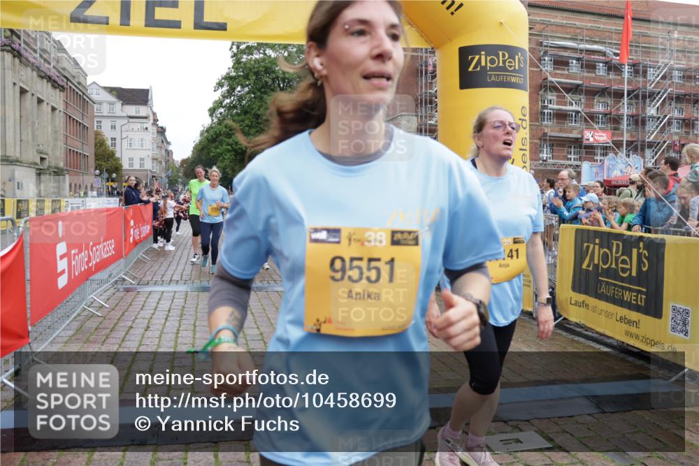 13.09.2026 - Kiel Lauf Yannick Fuchs http://msf.ph/oto/10458699 13.09.2026 09:51:02 Ziel 249, 468, 763, 764, 1373, 1776, 1949, 2056, 3723, 5235, 5445, 6115, 6118, 6138, 6647, 6794, 6829, 6923, 7449, 7528, 9551, 11047, 11141, 12103, 12727, 12834, 797, 1545, 2811, 2816, 3289, 3561, 3698, 3838, 4145, 4389, 5235, 5851, 6336, 6455, 6592, 6647, 6893, 7134, 7585, 7662, 7694, 8405, 8407, 8672, 9550, 9990, 10155, 10302, 10333, 10865, 11652, 12319, 12705, 232, 940, 956, 2466, 2777, 4217, 5731, 6009, 6363, 10626, 11852, 2811, 2816, 3561, 4229, 5184, 5254 meine-sportfotos.de