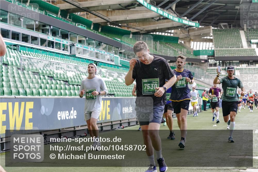 13.09.2026 - 21. swb-Marathon Bremen Michael Burmester http://msf.ph/oto/10458702 13.09.2026 13:11:51 Laufen im Stadion 118, 265, 373, 514, 581, 703, 843, 984, 1113, 1226, 1286, 1334, 1435, 1738, 1849, 1851, 1894, 1936, 1952, 1967, 2248, 2281, 2284, 2299, 2330, 2333, 2336, 2342, 2353, 2375, 2377, 2398, 2426, 2432, 2443, 2505, 2531, 2589, 2654, 2659, 2669, 2673, 2784, 2804, 2815, 2819, 2822, 2836, 2850, 2895, 2907, 2932, 2963, 2966, 2976, 3026, 3027, 3079, 3082, 3143, 3155, 3159, 3174, 3207, 3208, 3308, 3328, 3349, 3352, 3370, 3409, 3410, 3470, 3549, 551 meine-sportfotos.de
