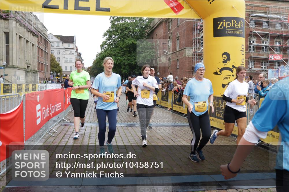 13.09.2026 - Kiel Lauf Yannick Fuchs http://msf.ph/oto/10458751 13.09.2026 09:51:03 Ziel 232, 249, 468, 763, 764, 1373, 1776, 1949, 2056, 2777, 3723, 5445, 6115, 6118, 6138, 6794, 6829, 6923, 7449, 7528, 9551, 10626, 11047, 11141, 12103, 12727, 12834, 797, 1545, 2811, 2816, 3289, 3561, 3838, 4145, 4389, 5235, 5851, 6336, 6455, 6592, 6647, 6893, 7134, 7585, 7662, 7694, 8405, 8407, 8672, 9550, 9990, 10155, 10302, 10333, 10865, 11652, 12319, 12705, 940, 956, 2466, 3089, 4217, 5731, 5913, 6009, 6363, 11852, 2811, 2816, 3561, 4229, 5184 meine-sportfotos.de