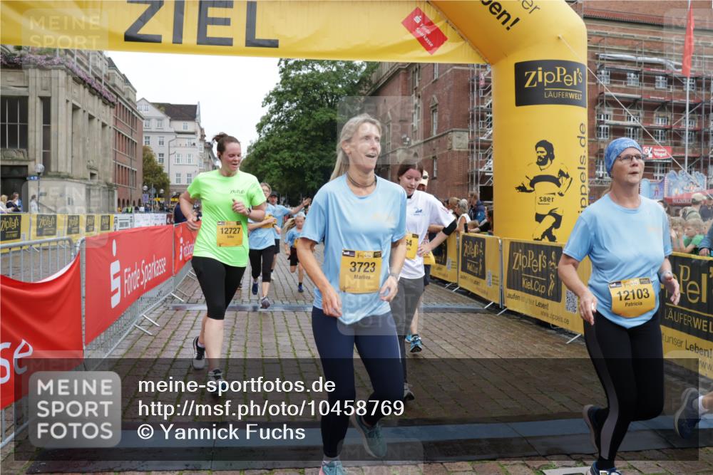 13.09.2026 - Kiel Lauf Yannick Fuchs http://msf.ph/oto/10458769 13.09.2026 09:51:04 Ziel 232, 249, 468, 763, 764, 1373, 1776, 1949, 2056, 2777, 3723, 5445, 6115, 6118, 6138, 6794, 6829, 6923, 7449, 7528, 9551, 10626, 11047, 11141, 12103, 12727, 12834, 763, 797, 1545, 3289, 3561, 3838, 4145, 4389, 5235, 5851, 6336, 6455, 6592, 6647, 6829, 6893, 7134, 7449, 7585, 7662, 7694, 8405, 8407, 8672, 9550, 9990, 10155, 10302, 10333, 10865, 11652, 12319, 12705, 940, 956, 2466, 3089, 4217, 5731, 5913, 6009, 6363, 11852, 1545, 2811, 2816, 3289, 3561, 4229 meine-sportfotos.de