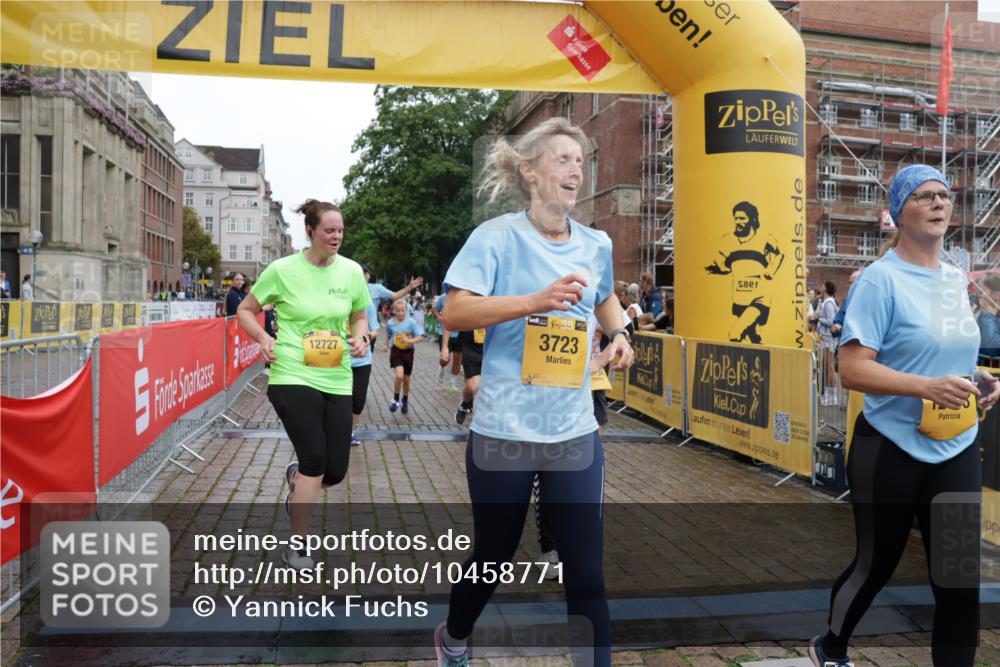 13.09.2026 - Kiel Lauf Yannick Fuchs http://msf.ph/oto/10458771 13.09.2026 09:51:04 Ziel 232, 249, 468, 763, 764, 1373, 1776, 1949, 2056, 2777, 3723, 5445, 6115, 6118, 6138, 6794, 6829, 6923, 7449, 7528, 9551, 10626, 11047, 11141, 12103, 12727, 12834, 763, 797, 1545, 3289, 3561, 3838, 4145, 4389, 5235, 5851, 6336, 6455, 6592, 6647, 6829, 6893, 7134, 7449, 7585, 7662, 7694, 8405, 8407, 8672, 9550, 9990, 10155, 10302, 10333, 10865, 11652, 12319, 12705, 940, 956, 2466, 3089, 4217, 5731, 5913, 6009, 6363, 11852, 1545, 2811, 2816, 3289, 3561, 4229 meine-sportfotos.de