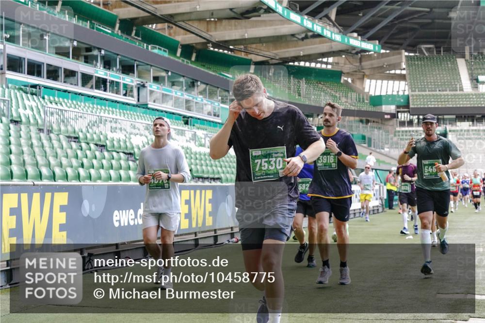 13.09.2026 - 21. swb-Marathon Bremen Michael Burmester http://msf.ph/oto/10458775 13.09.2026 13:11:51 Laufen im Stadion 118, 265, 373, 514, 581, 703, 843, 984, 1113, 1226, 1286, 1334, 1435, 1738, 1849, 1851, 1894, 1936, 1952, 1967, 2248, 2281, 2284, 2299, 2330, 2333, 2336, 2342, 2353, 2375, 2377, 2398, 2426, 2432, 2443, 2505, 2531, 2589, 2654, 2659, 2669, 2673, 2784, 2804, 2815, 2819, 2822, 2836, 2850, 2895, 2907, 2932, 2963, 2966, 2976, 3026, 3027, 3079, 3082, 3143, 3155, 3159, 3174, 3207, 3208, 3308, 3328, 3349, 3352, 3370, 3409, 3410, 3470, 3549, 551 meine-sportfotos.de