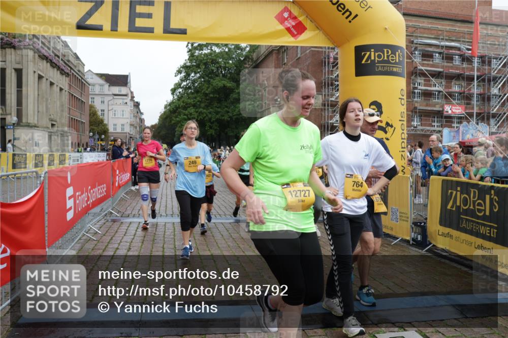 13.09.2026 - Kiel Lauf Yannick Fuchs http://msf.ph/oto/10458792 13.09.2026 09:51:05 Ziel 232, 249, 468, 764, 1373, 1776, 1949, 2056, 2777, 3723, 5445, 6115, 6118, 6138, 6794, 6923, 7528, 9551, 10626, 11047, 11141, 12103, 12727, 12834, 763, 797, 1545, 1949, 3289, 3838, 4145, 4389, 5235, 5851, 6138, 6336, 6455, 6592, 6647, 6829, 6893, 7134, 7449, 7585, 7662, 7694, 8405, 8407, 8672, 9550, 9990, 10155, 10302, 10333, 10865, 11652, 12319, 12705, 940, 956, 2466, 3089, 4217, 5731, 5913, 6009, 6363, 11143, 11852, 11997, 1545, 2811, 2816, 3289, 3561, 4229 meine-sportfotos.de