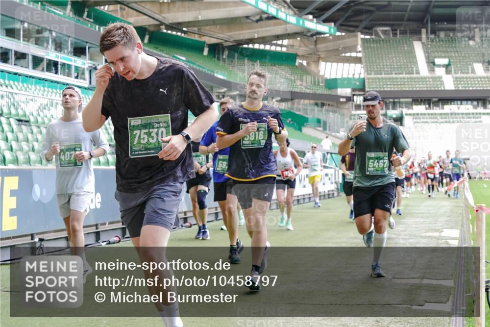 13.09.2026 - 21. swb-Marathon Bremen Michael Burmester http://msf.ph/oto/10458797 13.09.2026 13:11:51 Laufen im Stadion 118, 265, 373, 514, 581, 703, 843, 984, 1113, 1226, 1286, 1334, 1435, 1738, 1849, 1851, 1894, 1936, 1952, 1967, 2248, 2281, 2284, 2299, 2330, 2333, 2336, 2342, 2353, 2375, 2377, 2398, 2426, 2432, 2443, 2505, 2531, 2589, 2654, 2659, 2669, 2673, 2784, 2804, 2815, 2819, 2822, 2836, 2850, 2895, 2907, 2932, 2963, 2966, 2976, 3026, 3027, 3079, 3082, 3143, 3155, 3159, 3174, 3207, 3208, 3308, 3328, 3349, 3352, 3370, 3409, 3410, 3470, 3549, 551 meine-sportfotos.de