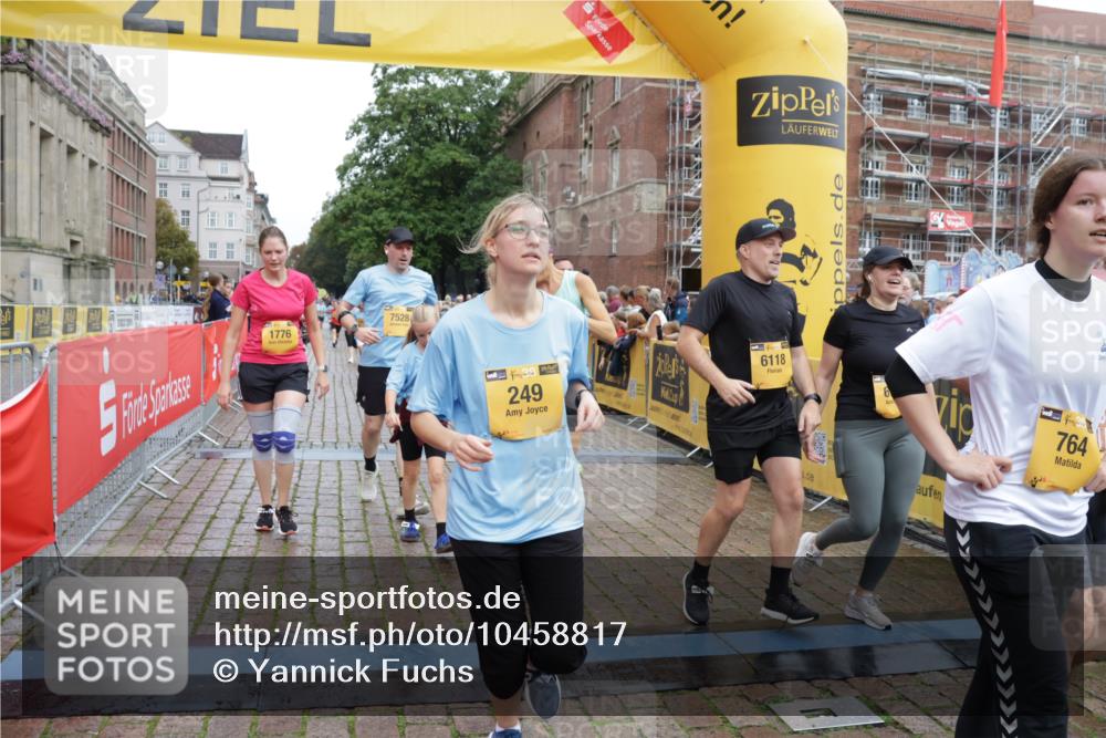 13.09.2026 - Kiel Lauf Yannick Fuchs http://msf.ph/oto/10458817 13.09.2026 09:51:06 Ziel 232, 249, 468, 764, 1373, 1776, 2056, 2777, 3723, 5445, 6115, 6118, 6794, 6923, 7528, 9551, 10626, 11047, 11141, 12103, 12727, 12834, 763, 797, 1373, 1545, 1949, 3289, 3838, 4145, 4389, 5235, 5851, 6138, 6336, 6455, 6592, 6647, 6829, 6893, 7134, 7449, 7585, 7662, 7694, 8405, 8407, 8672, 9550, 9551, 9990, 10155, 10333, 10865, 11141, 11652, 12319, 12705, 940, 956, 2466, 2483, 3089, 4217, 5731, 5913, 6009, 6363, 8150, 11143, 11852, 11997, 1545, 2811, 2816, 3289, 3561, 4229 meine-sportfotos.de