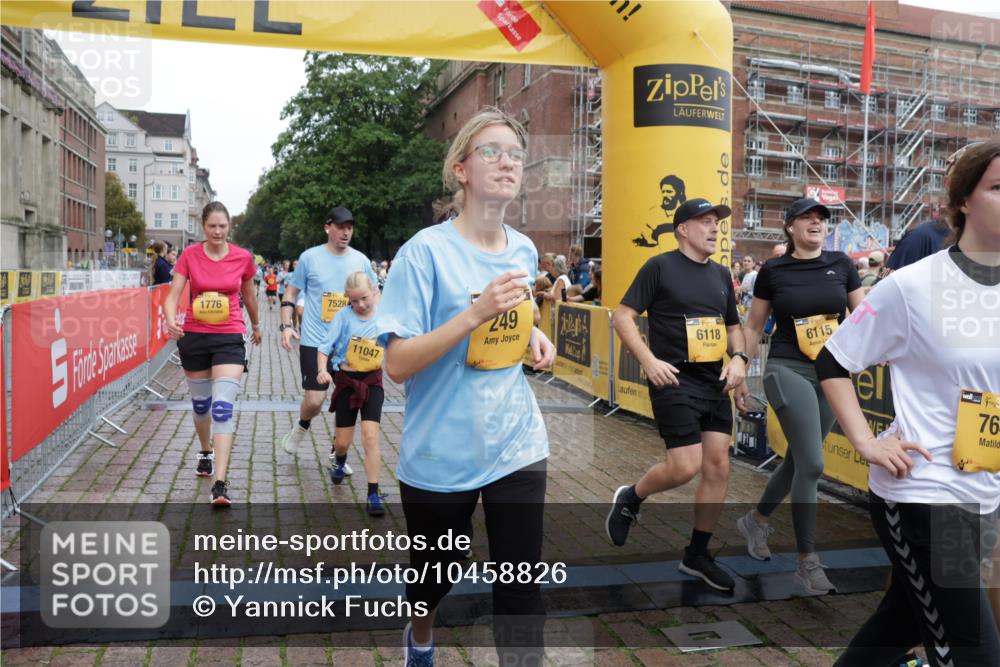13.09.2026 - Kiel Lauf Yannick Fuchs http://msf.ph/oto/10458826 13.09.2026 09:51:06 Ziel 232, 249, 468, 764, 1373, 1776, 2056, 2777, 3723, 5445, 6115, 6118, 6794, 6923, 7528, 9551, 10626, 11047, 11141, 12103, 12727, 12834, 763, 797, 1373, 1545, 1949, 3289, 3838, 4145, 4389, 5235, 5851, 6138, 6336, 6455, 6592, 6647, 6829, 6893, 7134, 7449, 7585, 7662, 7694, 8405, 8407, 8672, 9550, 9551, 9990, 10155, 10333, 10865, 11141, 11652, 12319, 12705, 940, 956, 2466, 2483, 3089, 4217, 5731, 5913, 6009, 6363, 8150, 11143, 11852, 11997, 1545, 2811, 2816, 3289, 3561, 4229 meine-sportfotos.de
