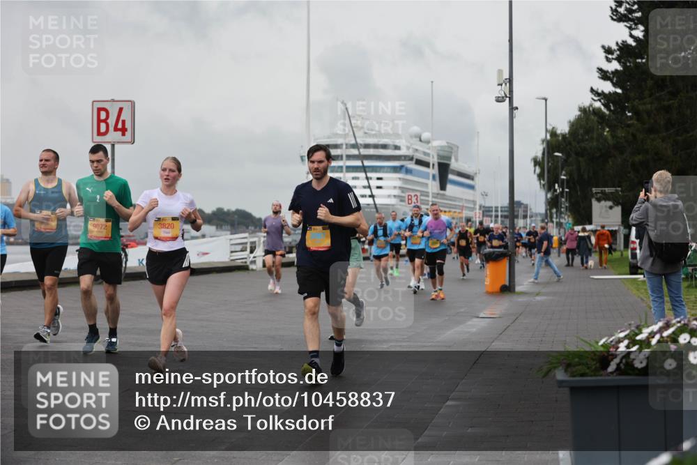 13.09.2026 - Kiel Lauf Andreas Tolksdorf http://msf.ph/oto/10458837 13.09.2026 11:59:54 Kiellinie 4, 9072, 3820, 3 meine-sportfotos.de