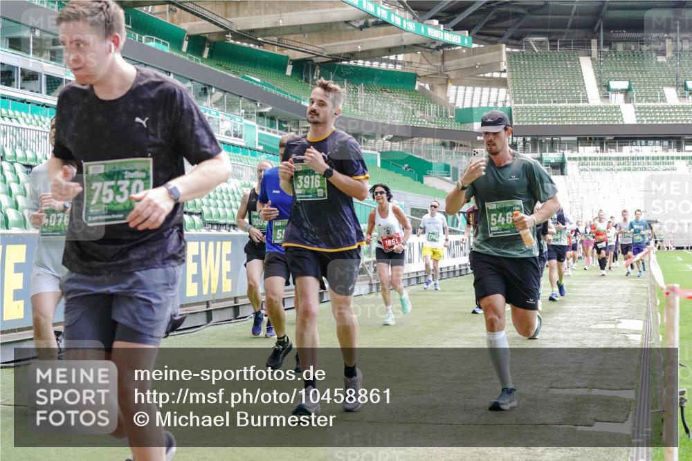 13.09.2026 - 21. swb-Marathon Bremen Michael Burmester http://msf.ph/oto/10458861 13.09.2026 13:11:52 Laufen im Stadion 118, 265, 373, 514, 581, 703, 843, 984, 1113, 1226, 1286, 1334, 1435, 1738, 1849, 1851, 1894, 1936, 1952, 1967, 2248, 2281, 2284, 2299, 2330, 2333, 2336, 2342, 2353, 2375, 2377, 2398, 2426, 2432, 2443, 2505, 2531, 2589, 2654, 2659, 2669, 2673, 2765, 2784, 2804, 2815, 2819, 2822, 2836, 2850, 2895, 2907, 2932, 2963, 2966, 2976, 3026, 3027, 3079, 3082, 3143, 3155, 3159, 3174, 3207, 3208, 3308, 3328, 3349, 3352, 3370, 3409, 3410, 3470, 3549, 551 meine-sportfotos.de