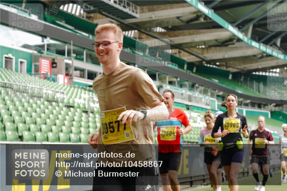 13.09.2026 - 21. swb-Marathon Bremen Michael Burmester http://msf.ph/oto/10458867 13.09.2026 10:33:52 Laufen im Stadion 10018, 10067, 10078, 10147, 10166, 10177, 10184, 10203, 10211, 10226, 10236, 10240, 10243, 10249, 10254, 10297, 10300, 10322, 10355, 10356, 10367, 10368, 10372, 10374, 10379, 10383, 10394, 10408, 10415, 10423, 10428, 10460, 10486, 10494, 10530, 10550, 10578, 10604, 10639, 10668, 10669, 10670, 10673, 10675, 10687, 10691, 10699, 10700, 10728, 10745, 10749, 10750, 10771, 10772, 10787, 10788, 10794, 10809, 10828, 10857, 10914, 11126, 11162, 11343, 11803, 11965 meine-sportfotos.de